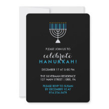 Hanukkah Firande med Silver Menorah på Svarta have