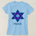 Hanukkah fredkonst tee shirt<br><div class="desc">Deppighet skuggar allra,  formar lilan och lavendel i en blomma med en knuten sex-sidstjärna i centrera är en underbar långt som samtidigt firar Hanukkah och uttryckligt din egenart.</div>
