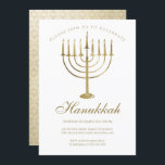 Hanukkah Guld Menorah Star av David Firande Inbjudningar<br><div class="desc">Den här inbjudan till eleganten Hanukkah firande innehåller en faux guld-menorah på framsidan med dina detaljer för att personalisera i faux guld typografi. På baksidan av kortet finns en mönster av David-stjärna från guld på en guld-kortare bakgrund. Designad av världsberömd konstnär ©Tim Coffey.</div>
