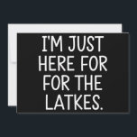 Hanukkah, jag är här för latkarna judisk julkort<br><div class="desc">Hanukkah,  jag är här för latkens judiska Helgdag</div>