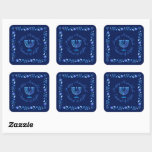 Hanukkah Jewish Helgdag Menorah Ornate Mandala Fyrkantigt Klistermärke<br><div class="desc">Lycklig Hanukkah Party judisk Helgdag Blue Menorah mönster. Judiska Helgdag Chanukkah-Dekorationen med traditionella dekorationssymboler för Chanuka - Navy Blue färg hanukkiah menorah, ljusskygghet med ljus, dreidel, donuts, stjärna för David och nyblå ljus illustration. Hanukkah Festival of ljus Event Dekoration. Jerusalem, Israel. Crafts & Party Supplies > Gift Wrapping Supplies >...</div>