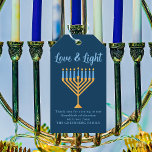 Hanukkah Kärlek & Light Anpassningsbar Menorah Blu Presentetikett<br><div class="desc">Cute anpassningsbar Kärlek och Light Hanukkah-märkre för en judisk familj eller en Chanukah party med synagog. Anpassa med eget efternamn eller gruppinformation i blått under söt guld menorah.</div>