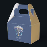 Hanukkah Kärlek & Light Blommigt Menorah Presentaskar<br><div class="desc">Hanukkah Kärlek & Light Blommigt Menorah Favor Box. Anpassa anpassningsbarna ovan. Du hittar ytterligare samordningsobjekt i vår "Blommigt Hanukkah Menorah och Dreidel"-samling.</div>