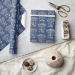 Hanukkah Kärlek & Light Blommigt Menorah Presentpapper<br><div class="desc">Hanukkah Kärlek & Light Blommigt Menorah Wrapping Papper. Anpassa anpassningsbarna ovan. Du hittar ytterligare samordningsobjekt i vår "Blommigt Hanukkah Menorah och Dreidel"-samling.</div>