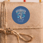Hanukkah Kärlek & Light Blommigt Menorah Runt Klistermärke<br><div class="desc">Hanukkah Kärlek & Light Blommigt Menorah-klistermärken. Anpassa anpassningsbarna ovan. Du hittar ytterligare samordningsobjekt i vår "Blommigt Hanukkah Menorah och Dreidel"-samling.</div>
