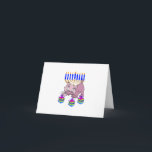 Hanukkah Kattunge Helgkort<br><div class="desc">Den berömvärda Lycklig Hanukkah Kattunge-drömmardrömmen om roligt framför en traditionell judisk menorah är perfekt för Chanukah-gåvor och presentidéer för helgdagarna.</div>