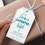 Hanukkah Latkes LaughLight Typography Rustic Presentetikett<br><div class="desc">"Skrattar, skratt och ljus." Roligt, vismisk, handgjord typografi i dammig blått, turkos och teal på vit rustik träbakgrund, hjälper dig att gå in på ljus festival. Hand plockade, vitt linjer och ljusblå stjärnor av David mönster täcker över en tealbakgrund på baksidan. Se till att dina presenter är kompletta med de...</div>