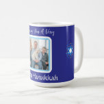 HANUKKAH-MEDDELANDEKORT KAFFEMUGG<br><div class="desc">Lägg till ditt foto och anpassa ditt Julhelg-meddelande. Jag målar och utformar kärlek! Jag hoppas att du tycker om min teckning.</div>