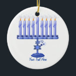 Hanukkah Menorah (anpassadet) Julgransprydnad Keramik<br><div class="desc">Du kan personifiera den vackra Chanukah-presenten med namn eller din egen text!</div>