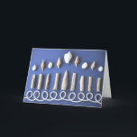 Hanukkah Menorah Helgkort<br><div class="desc">Skapa ditt anpassade Helgdag-kort med oss! Fyll i önskemål med ditt Helgdag-kort genom att infoga ditt eget meddelande, ett familjefoto eller behålla som det är! En del av alla intäkter från helgdag-kort kommer att gå till BoatUS Foundation för båtsäkerhet och rent vatten. Inkomsterna stöder vår uppdrag att minska antalet olyckor...</div>