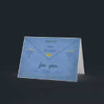 Hanukkah Money EnKupe | Chanukah monetgift Helgkort<br><div class="desc">Detta blåkort med elegant och texturerat utseende liknar ett kuvert designat för presentationen av Hanukkah "gelt" (pengar). Två små menoraher och ord i Hebrew brev för "Hanukkah gelt" bidrar till det dekorativa utseendet,  perfekten för ge valuta,  checkar och kuponger. Insidan kan enkelt redigeras till kostym enligt dina önskemål.</div>