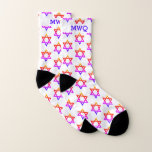 Hanukkah | Monogram White | STAR FÖR DAVID Strumpor<br><div class="desc">Snyggt, vit STAR AV DAVID HANUKKAH Socks, designad med en färgstark stjärna av David i ett lodrät, mönster i sidled. Det finns ett anpassade TRIPLE MONOGRAM, som du kan använda med ditt eget initialer. Konstruktionen upprepas på insidan och utsidan. Perfekt gåva till jul- och födelsedagar, och särskilt till Hanukkah. Finns...</div>