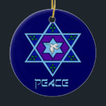 Hanukkah Peace Art Julgransprydnad Keramik<br><div class="desc">Blåor av alla nyanser,  lilak och lavender i en blomform med en sexsidig stjärna i mitten är ett underbart sätt att fira Hanukkah och samtidigt uttrycka din individualitet.</div>