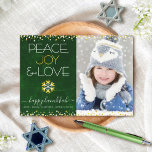 Hanukkah Peace Joy Kärlek Snowflake Grönt Photo Fl Julkort<br><div class="desc">"Fred, glädje och kärlek." En roligt, lekfull, guld-folie och vit snöflingillustration och modern typografi på en rik, djup mörk grönt marmorbakgrund hjälper dig att gå in i Hanukah-säsongen, tillsammans med den anpassningsbar du väljer. Faux guld foil och vita konfektyrer ger ram kortet. Känn helgdagarnas värme och glädje när du skickar...</div>