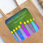 Hanukkah Peace Kärlek Light, Blue Boho Candles Grö Fyrkantigt Klistermärke<br><div class="desc">"Fred, kärlek och ljus." En lekfull, modern, konstgjord illustration av boho mönster-ljus hjälper dig att sätta dig in i Hanukkahs helgdag. Blåljus med färglöst faux foil mönster täcker över en rik, djup grönt texturerad bakgrund. Känn julhelgens värme och glädje när du användor den här häpnadsväckande, färgstarka personligen Hanukkah-dekalen. Matchningskort, omslag,...</div>