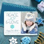 Hanukkah Photo Peace Joy Kärlek Snowflake Modern Julkort<br><div class="desc">"Fred, glädje och kärlek." En roligt, lekfull, snöflingande illustration och modern typografi på en vit bakgrund hjälper dig att gå in i Hanukkah-säsongen, tillsammans med den anpassningsbar du väljer. Faux turcoise foil conetti dots ram på kortet. Känn helgdagarnas värme och glädje när du skickar det här fantastiska, grafiska, platta fotohälsningskortet...</div>