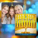 Hanukkah Photo Peace Kärlek Light Gult Menorah Julgransprydnad Keramik<br><div class="desc">"Fred, kärlek och ljus." Ett digitalt foto med en ljus, färgstark, gult- och guld-arttsy-menorah och ett handskrivet kalligrafiskt skript, tillsammans med personligen namn, hjälper dig in i helgdag av Hanukkah i stil. På baksidan, ditt personlig-foto. Känn julhelgens värme och glädje när du lägger upp det här fantastiska, färgstarka fotot på...</div>