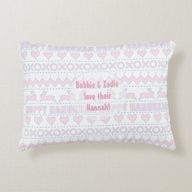 Hanukkah Pillow ’Hoppy Hanukkah’ Rosa/Blue Prydnadskudde (Framsidan)