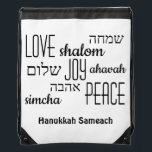 Hanukkah Sameach Gympapåse<br><div class="desc">Snyggt HANUKKAH SAMEACH Drawstring Bag med KÄRLEK JOY PEACE inklusive hebreiska översättningar i svart typografi mot en WHITE-bakgrund. Text är ANPASSADE,  i fodral vill du ändra någonting. LYCKLIG HANUKKAH är också anpassade,  så du kan ersätta med namn eller initialer. En del av Hahs samling. Matchande objekt är tillgängliga.</div>