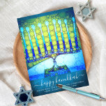 Hanukkah Snyggt Blue Grönt Menorah på Teal Flat Julkort<br><div class="desc">"Lycklig Hanukkah". En närbild av en ljus, färgstark, blå artsy-menorah på en texturerad tealblå bakgrund hjälper dig att sätta dig upp i Hanukkahs helgdag. Känn julhelgens värme och glädje när du skickar det här häpnadsväckande, färgstarka Hanukkah-platta hälsningskortet. Matchningshöljen, klistermärken, tote bags, papper förpackning, serveringsbrickor och andra produkter finns i min...</div>