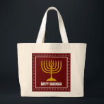 HANUKKAH Star David Menorah Personlig VIN RED Jumbo Tygkasse<br><div class="desc">Snyggt till väskan med guld färgad menorah och silver färgad Star av David på BURGUNDY VIN RED-bakgrund. Hälsning LYCKLIG HANUKKAH är anpassadet så att du kan lägga till ditt namn eller ändra hälsning. Andra matchande artiklar finns i HANUKKAH Collection by Berean Design,  så du kan skapa några underbara Hanukkah-presentpaket.</div>