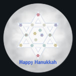 Hanukkah Star och Snöflingor Grått Runt Klistermärke<br><div class="desc">Kryssa i med min utformning av David Star och lite färgstarkt snöflingor på grått och vit bakgrund. Texten säger "Lycklig Hanukkah".</div>