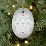 Hanukkah Star och Snöflingor Silver för Photo Julgransprydnad Keramik<br><div class="desc">Ett festive Hanukkah-fotodekoration med min design av David-stjärnan för fotot ram och lite färgstarkt snöflingor på grått-bakgrund.</div>
