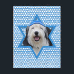 Hanukkah Star of David - Old English Sheepdog Helg Vykort<br><div class="desc">Vad skulle kunna göra att säga Lycklig Hanukkah mer roligt än att ha denna gamla engelska Sheepdog med en Yamaka omgiven av David Star. Den här visuella utformningen av helgdag kommer säkert att glädja dina vänner och din familj liksom andra djur älskare. Den här designen finns i över 100 Hundraser....</div>
