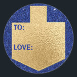 Hanukkah Stickers (1 1/2"/3")"Personalize Dreidel" Runt Klistermärke<br><div class="desc">Hanukkah/Helgdag-klistermärken, "Personalize Golden Dreidel" Välj mellan 1 1/2- och 3-tums klistermärken. Anpassa genom att ta bort och ersätta "Till: Kärlek" med ditt eget meddelande. Välj ditt favoritteckensnitt storlekt, stil och färg. Tack för att du stannade och shoppade förbi! Ditt företag är mycket uppskattat! Lycklig Hanukkah! Form: Klassisk rund etikett Gör...</div>