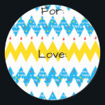Hanukkah Stickers (1 1/2 eller 3’) ’Chevron Menora Runt Klistermärke<br><div class="desc">Hanukkah-klistermärken, "Chevron Menorah". Anpassa genom att ändra teckensnitt storlekt, stil, färg och ordalydelse. Så många användor: Till och från presentklistermärken, Tack-klistermärken på bockpåsar, Cake Toppers (sätt fast på tung kardstock, klippa ut dekalen, ta ut tejptandplockning på baksidan av kardstammen), eller hur om Gift-Märkre (sätt fast på tung kardstock, klippa ut...</div>