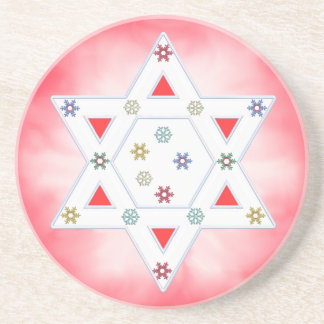 Hanukkah-stjärna och snöflingor på rött underlägg