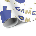 Hanukkah Wrapping Papprare Chanukah GAME OM Presentpapper<br><div class="desc">Hanukkah "Chanukah GAME ON" Välj mellan 4 stilar och 5 storlekar papprare omslag. Njut av och tack för att du stannade och shoppade förbi. Ert företag är mycket uppskattat. Lycklig Hanukkah! Du kanske också vill ha min matchande Gift-Märkre, GAME ON.Media: Textlager för projektionsytaSe till att alla presenter du ge har...</div>