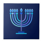Hanukkiah Lycklig Hanukkah Jewish Helgdag Menorah Kakelplatta<br><div class="desc">Hanukkiah Symbol. Lycklig Hanukkah Party judisk Helgdag Blue Menorah. Judiska Helgdag Chanukkah-Dekorationen med traditionell dekorationssymbol för Chanuka - Navy Blue färg hanukkiah menorah, ljusskygghet med ljus, stjärnan av David och nyblå ljus illustration. Hanukkah Festival of ljus Event Dekoration. Jerusalem, Israel. Hem > Home Décor > Home Accents > Decorative Tiles...</div>