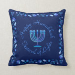Hanukkiah Lycklig Hanukkah Jewish Helgdag Menorah Kudde<br><div class="desc">Hanukkiah Symbol. Lycklig Hanukkah Party judisk Helgdag Blue Menorah. Judiska Helgdag Chanukkah-Dekorationen med traditionell dekorationssymbol för Chanuka - Navy Blue färg hanukkiah menorah, ljusskygghet med ljus, stjärnan av David och nyblå ljus illustration. Hanukkah Festival of ljus Event Dekoration. Jerusalem, Israel. Hem > Hemma > Pillows & Poufs > Dekorativ kudde...</div>
