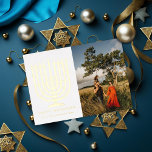 Hanukkiah Menorah Lycklig Hanukkah Photo<br><div class="desc">Illustrated menorah (hanukkiah) och "Lycklig Hanukkah" i riktig folie. Lägg till ett meddelande eller flera foton på baksidan. Välj bland folie från guld,  silver eller ro guld</div>