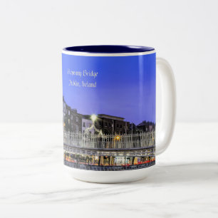 Ha'penny Bridge, Dublin, Irlands scenbild Två-Tonad Mugg