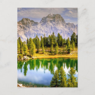 Häpnadsväckande naturskön utsikt över Dolomiterna Vykort