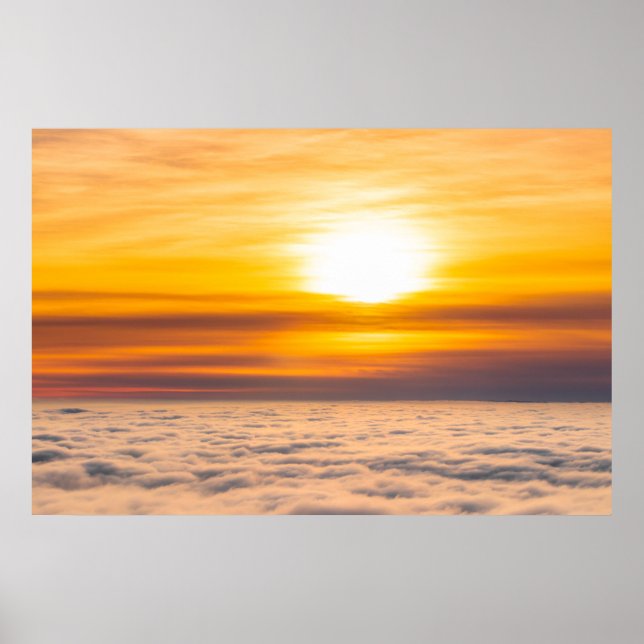 Häpnadsväckande solnedgång ovanför molnen poster (Framsidan)