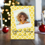 Happest Helgdagars Modern Quatrefoil Mönster Photo Julkort<br><div class="desc">Använda ett fyrkantigt foto med subjekt i mitten. Gör ett unikt och trendig God jul hälsning med ett skarpt och glatt strippat mönster på baksidan. Om du vill flytta något runt klickar du på knappen Anpassa för att göra ändringar.</div>