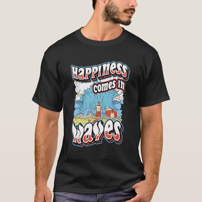 Happiness Comes In Waves Surfing Ocean Summer Holi T Shirt (Framsida)