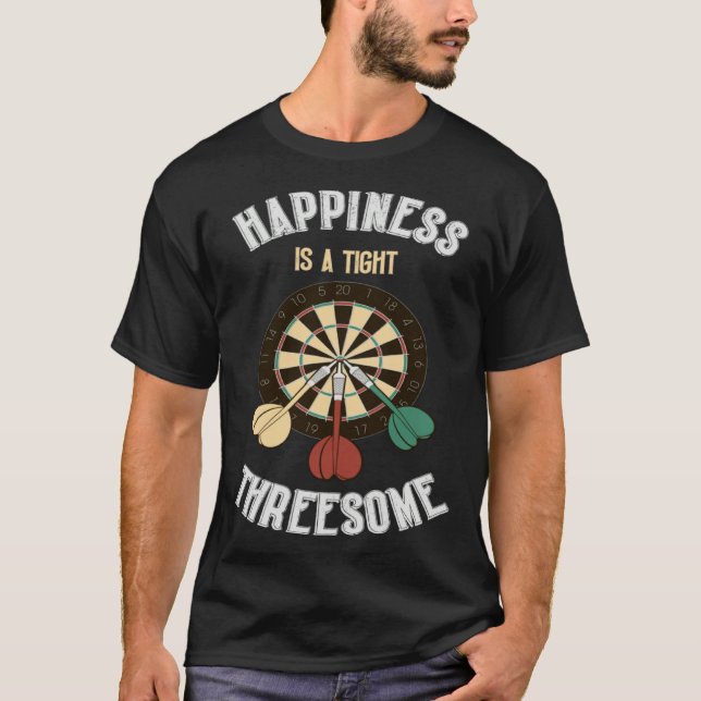 Happiness Is A Tight Threesome Darts Player T Shirt (Framsida)