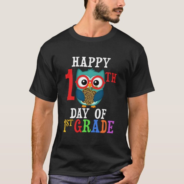 Happy 100Th Day Of First Grade Owl Teacher And Stu T Shirt (Framsida)