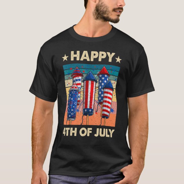 Happy 4th Of July American Flag Fireworks Patrioti T Shirt (Framsida)