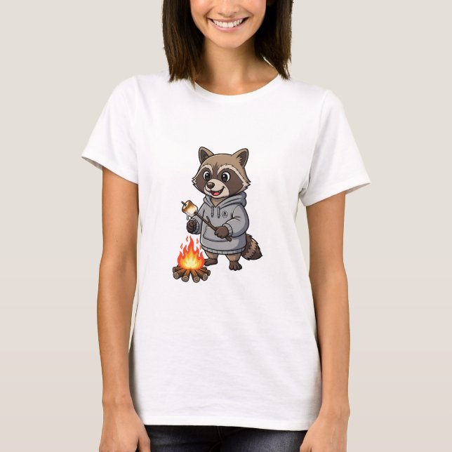 Happy Camping Raccoon in Hoodie Roasting T Shirt (Framsida)
