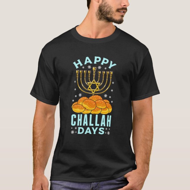 Happy Challah Days Hanukkah Jewish Holiday Menorah T Shirt (Framsida)
