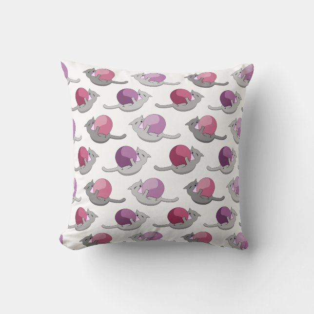 Happy Cute Cats Playing with Balls Pattern Kudde (Framsida)