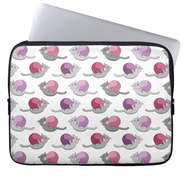 Happy Cute Cats Playing with Balls Pattern Laptop Fodral (Framsidan)