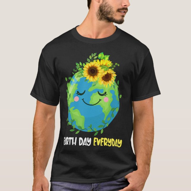 Happy Earth Day Everyday 2023 Earth Sunflower Save T Shirt (Framsida)