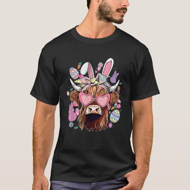 Happy Easter Highland Cow Heifer Easter Day Farmer T Shirt (Framsida)