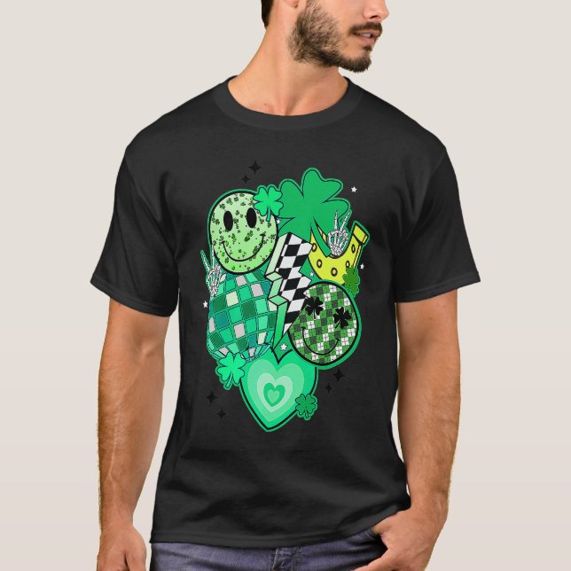 Happy Face And Disco Ball Lucky Shamrock C Patrick T Shirt (Framsida)